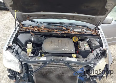 2014 Chrysler Town & Country Touring из США, поврежденный, VIN 2C4RC1BG3ER256032